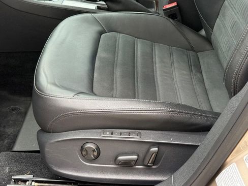 Used 2015 Volkswagen Passat 1.8T SEL Premium image 21