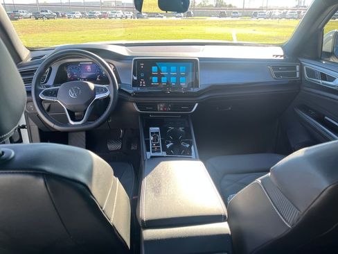 Used 2024 Volkswagen Atlas Cross Sport SE image 22