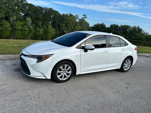 Used 2021 Toyota Corolla LE FWD image 2