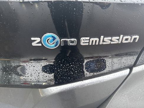 Used 2019 Nissan Leaf SV w/ SV Technology Package image 19