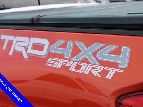 Used 2017 Toyota Tacoma TRD Sport w/ Tow Package (A/T) image 9