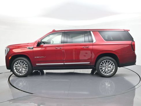Used 2023 GMC Yukon XL Denali AWD/4WD image 3