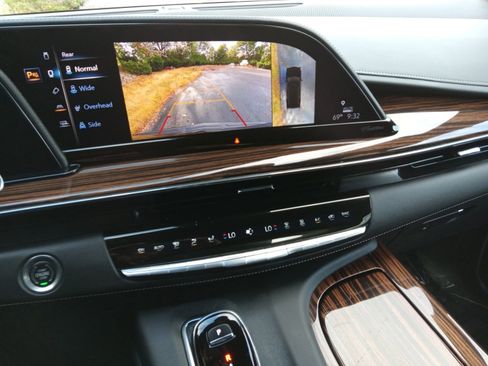 Used 2021 Cadillac Escalade ESV Luxury image 15