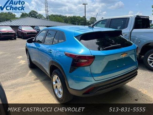 Used 2025 Chevrolet Trax LS w/ LS Convenience Package FWD image 4