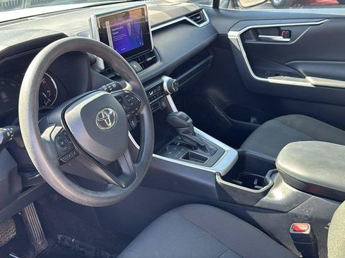 Used 2025 Toyota RAV4 XLE FWD image 19