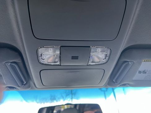 Used 2015 Toyota Tacoma Base image 33