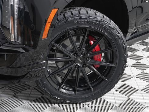 Used 2025 Cadillac Escalade ESV V w/ LPO, ONYX Package image 35