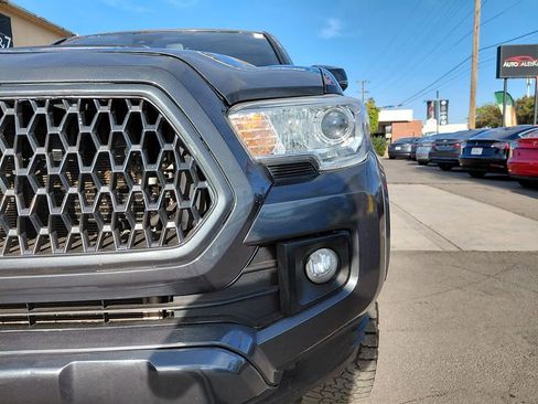 Used 2018 Toyota Tacoma TRD Sport AWD/4WD image 16
