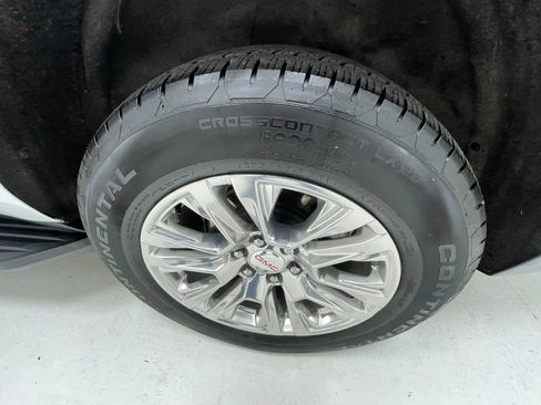 Used 2025 GMC Yukon XL Denali AWD/4WD image 8