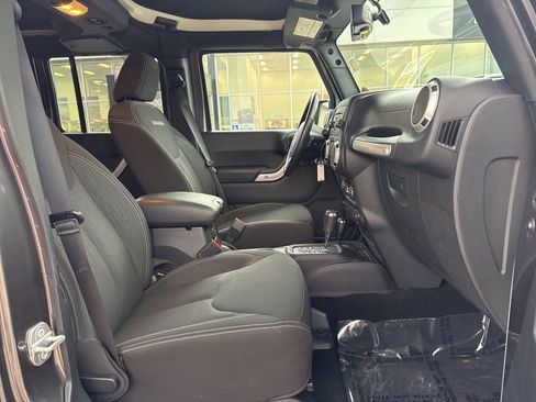 Used 2016 Jeep Wrangler Unlimited Sahara w/ Connectivity Group image 24