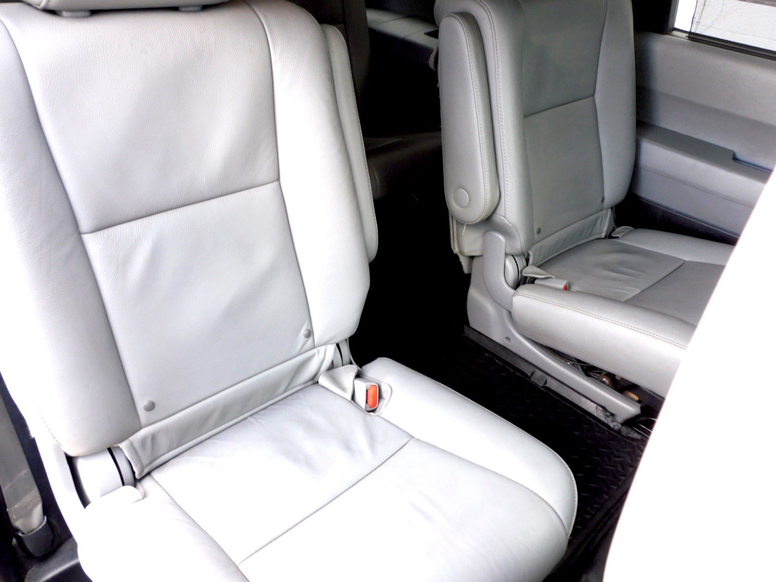 Used 2019 Toyota Sequoia Limited w/ Safety & Convenience Package AWD/4WD image 19