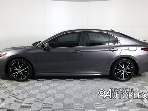 Used 2023 Toyota Camry SE FWD image 8