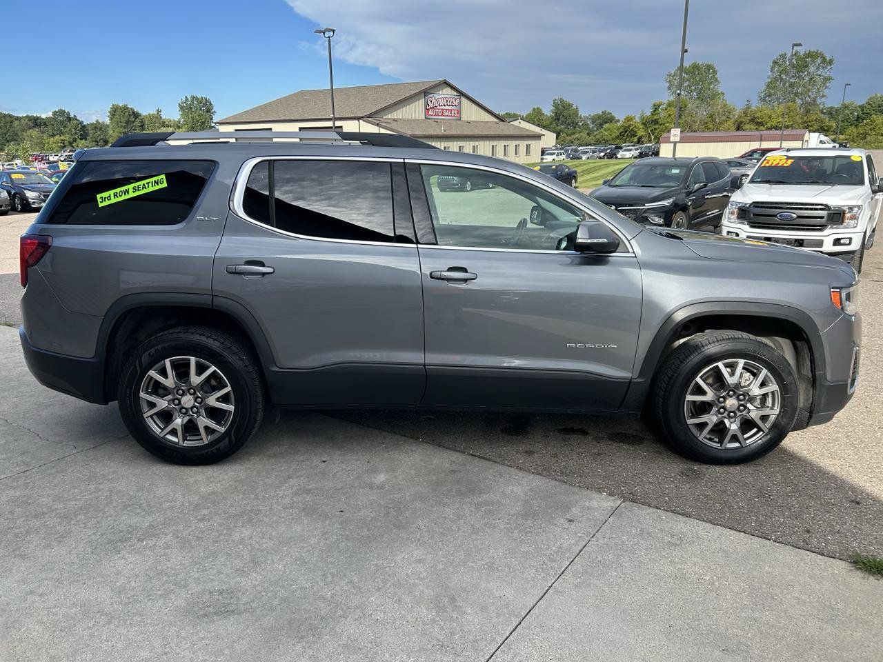 Used 2022 GMC Acadia SLT w/ LPO, Roadside Safety Package AWD/4WD image 4