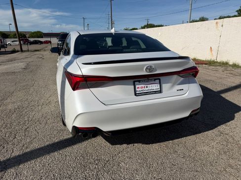 Used 2019 Toyota Avalon XSE image 5