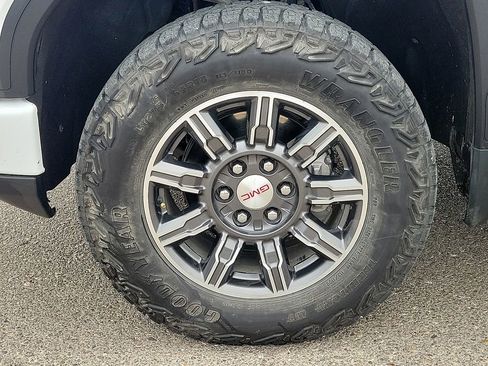Used 2024 GMC Sierra 1500 AT4 w/ AT4 Premium Package AWD/4WD image 14
