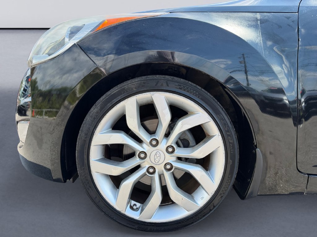 Used 2012 Hyundai Veloster w/ Style Pkg FWD image 9