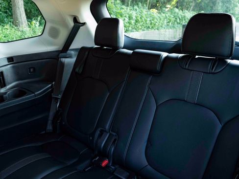 Used 2025 Honda Pilot Touring image 19