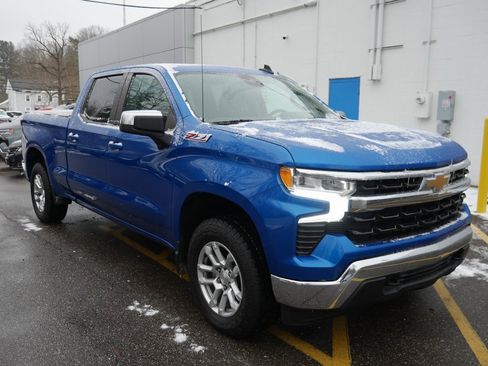 Used 2022 Chevrolet Silverado 1500 LT w/ Z71 Off-Road Package image 2