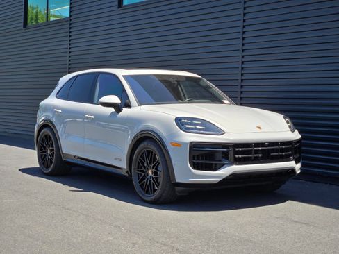 Certified 2026 Porsche Cayenne GTS AWD/4WD image 10
