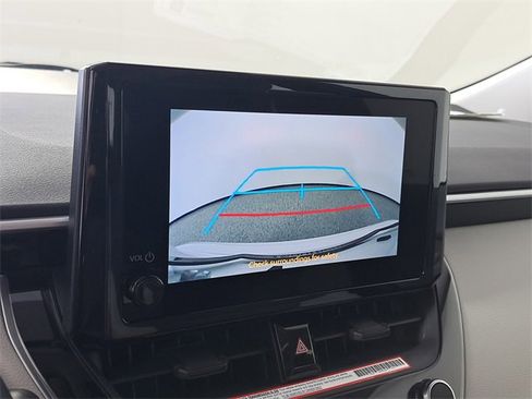 Used 2025 Toyota Corolla LE image 29