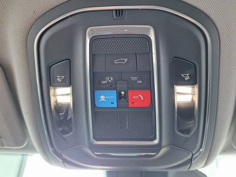 Used 2022 Jeep Grand Cherokee L Limited AWD/4WD image 19