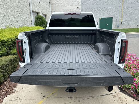 Used 2025 GMC Sierra 2500 AT4 AWD/4WD image 9