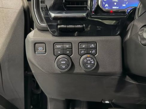 Used 2024 Chevrolet Silverado 1500 High Country w/ Technology Package AWD/4WD image 27
