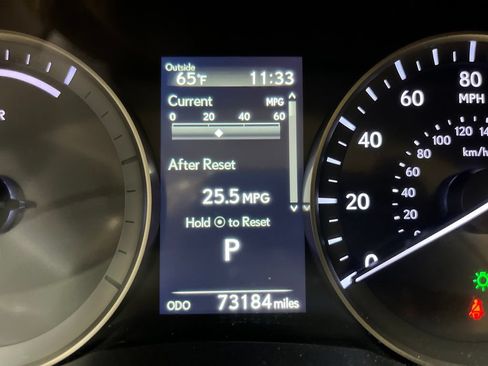 Used 2017 Lexus ES 300h w/ Luxury Package FWD image 24