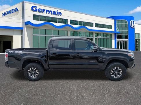 Used 2023 Toyota Tacoma TRD Off-Road w/ Technology Package AWD/4WD image 4