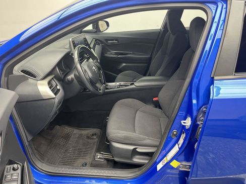 Used 2019 Toyota C-HR XLE FWD image 8