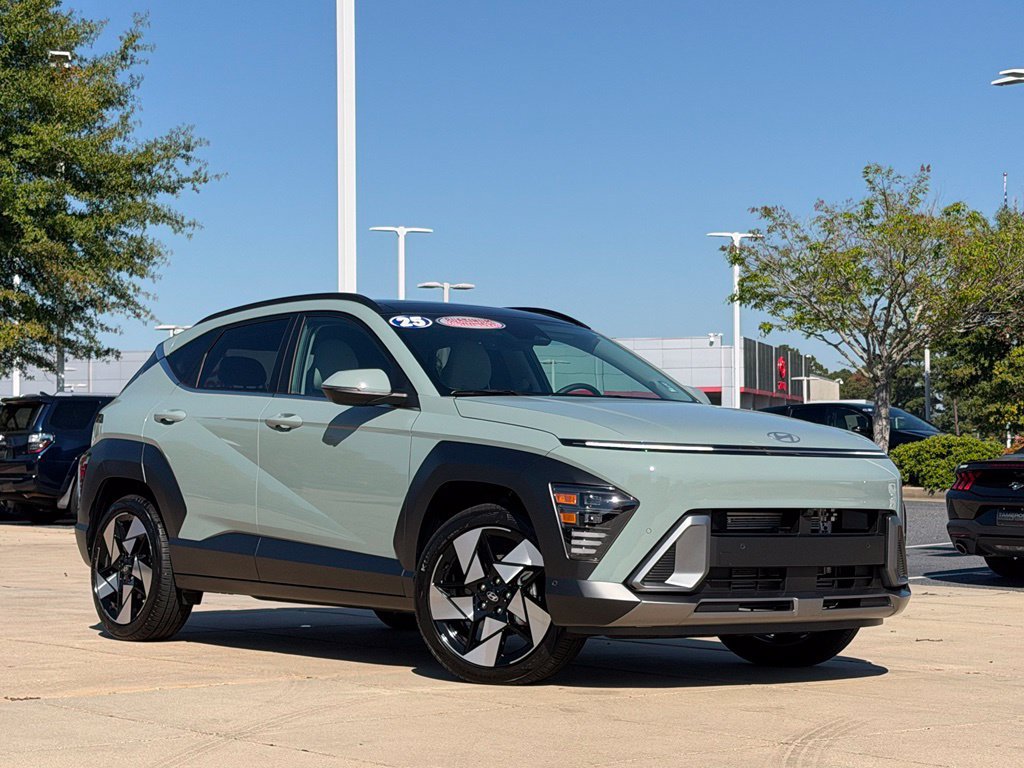 Used 2025 Hyundai Kona Limited FWD image 1