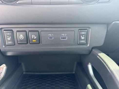 Used 2024 Nissan Frontier SV w/ SV Convenience Package RWD image 22