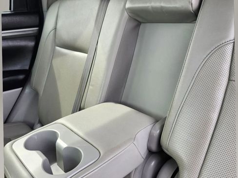 Used 2018 Toyota Highlander Limited image 15