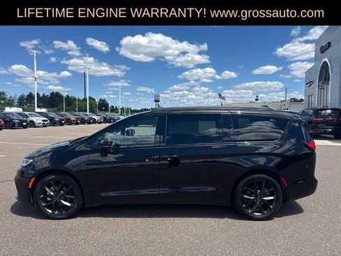 Used 2025 Chrysler Pacifica Limited FWD image 5