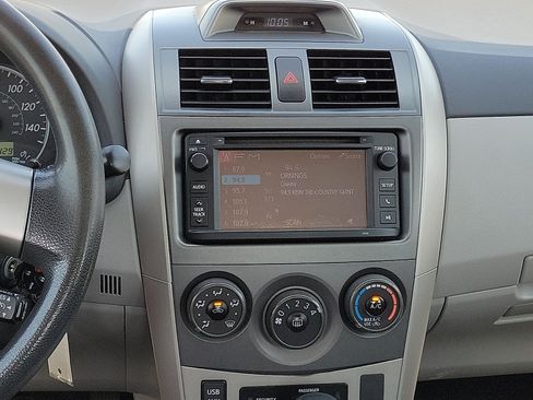 Used 2013 Toyota Corolla LE FWD image 10