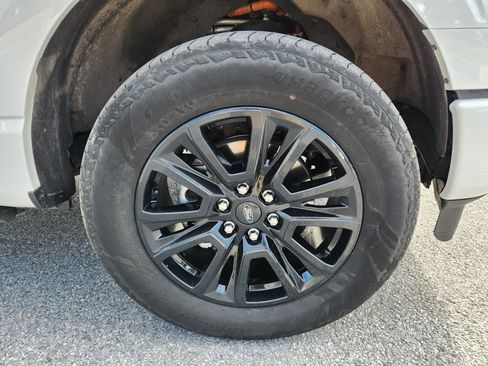 Used 2025 Ford F150 Platinum w/ Equipment Group 702A High AWD/4WD image 7