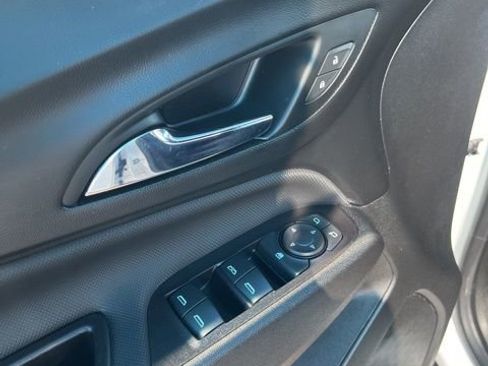 Used 2022 Chevrolet Equinox RS w/ RS Leather Package image 12