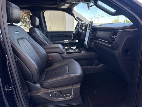 Used 2024 Ford Expedition Platinum AWD/4WD image 13