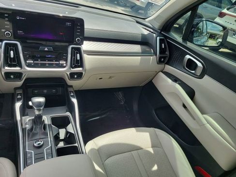 Used 2022 Kia Sorento S w/ Panoramic Sunroof Package image 19