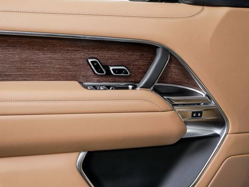 Used 2023 Land Rover Range Rover SE image 6