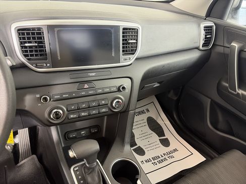 Used 2020 Kia Sportage LX image 4