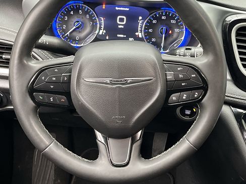 Used 2022 Chrysler Pacifica Touring AWD/4WD image 14