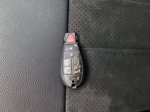 Used 2019 Dodge Grand Caravan SXT FWD image 32