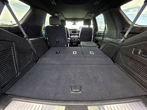 Used 2021 GMC Yukon Denali w/ Denali Premium Package AWD/4WD image 10