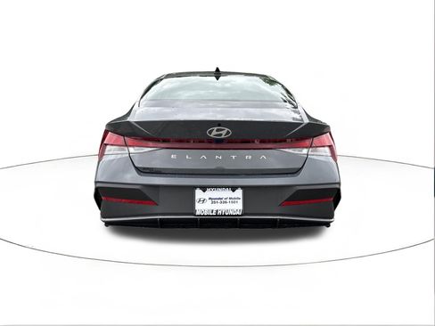 New 2026 Hyundai Elantra SE FWD image 4