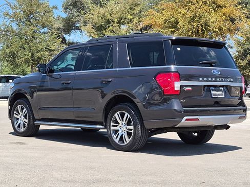 Used 2022 Ford Expedition XLT RWD image 3