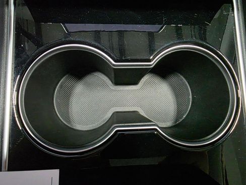 Used 2021 Tesla Model Y Long Range AWD/4WD image 37