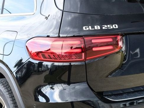 Used 2024 Mercedes-Benz GLB 250 image 11