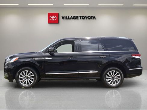 Used 2024 Lincoln Navigator Premiere AWD/4WD image 2