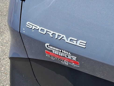 Used 2023 Kia Sportage EX AWD/4WD image 17